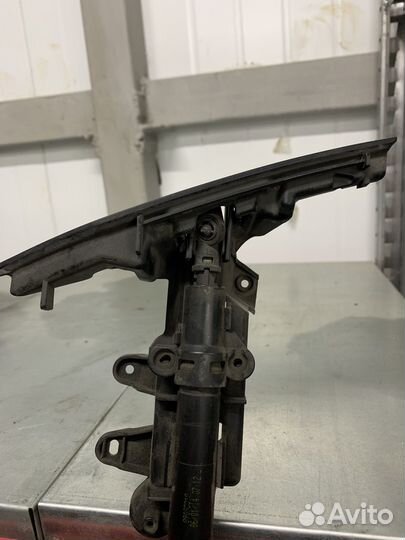 Форсунка омывателя фар Jeep Grand Cheerokee WK2