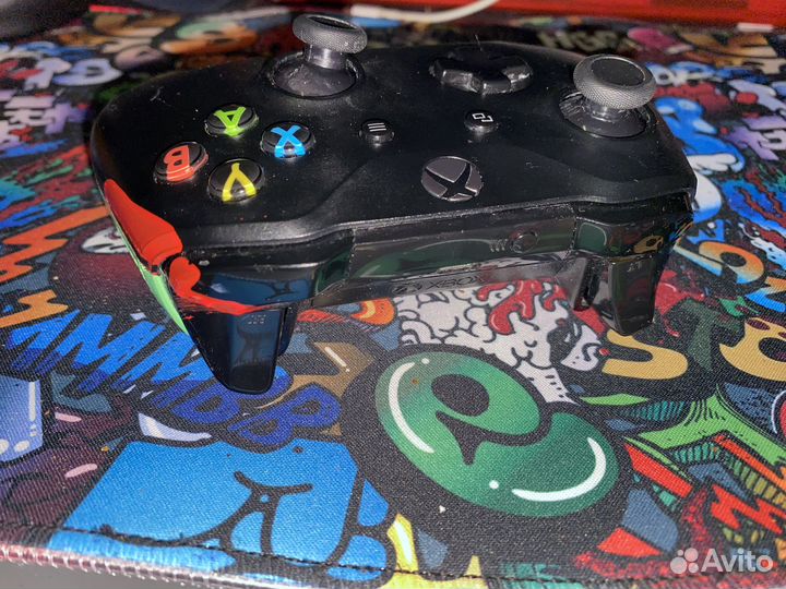 Геймпад xbox one s немножко паломаный