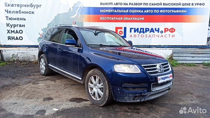 Стекло двери задней левой Volkswagen Touareg 7L084