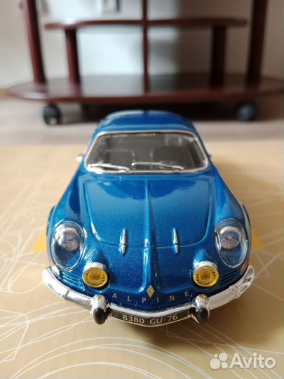 Коллекционная модель автомобиля Alpine A110. 1:24
