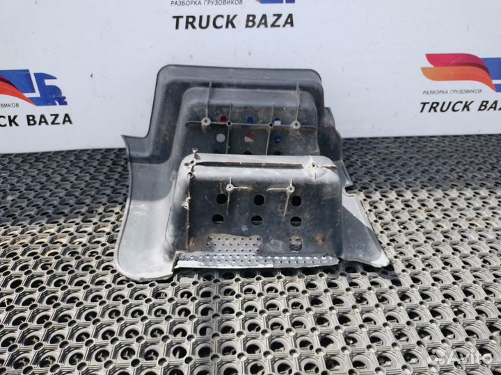 Корпус подножек левый Iveco Stralis