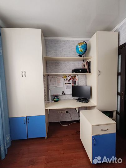 Детский шкаф со столом и кровать