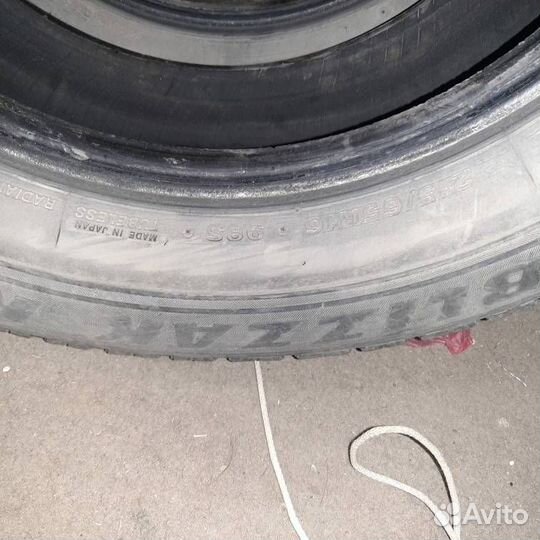 Bridgestone Blizzak Revo GZ 215/65 R16