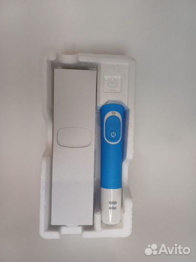 Электрическая зубная щетка oral b новая