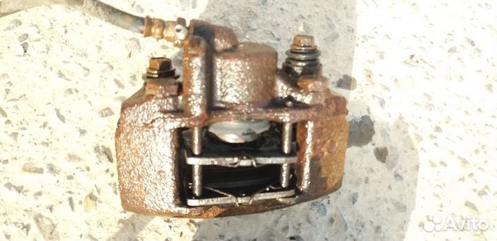 Суппорт задний mitsubishi монтеро паджеро