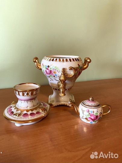 Самовар сувенирный фарфор роспись золочение Гжель