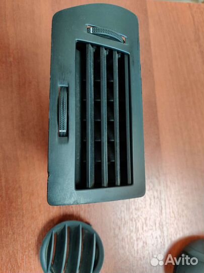 Боковые дефлекторы в торпедо Опель Астра Н