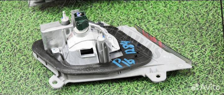 Стоп сигналы Nissan Fuga рейстпцлинг 2008-2009