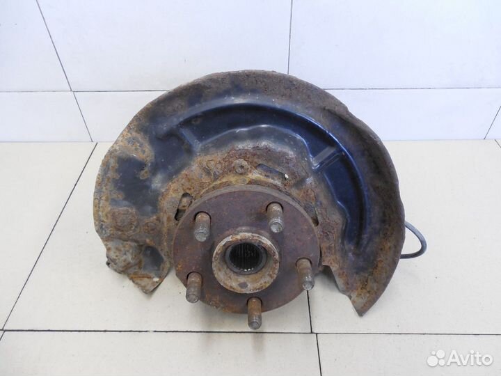 Кулак поворотный передний правый Avensis I 1997-20