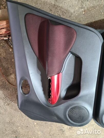 Обшивка двери передняя Nissan Juke F15 1.6 DDT