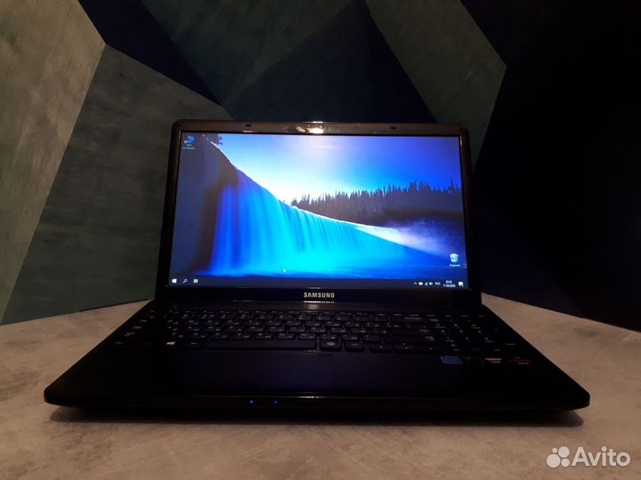 Отличный Samsung (AMD E2/озу-4gb/ssd)