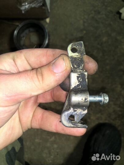 Honda CBR954RR Fireblade защелка сиденья