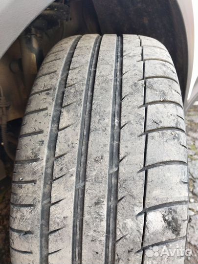 235/40 R19