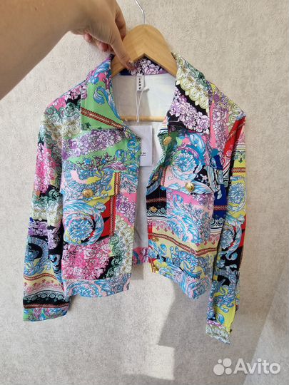 Новая кофта на пуговицах в стиле Версаче