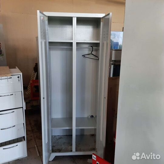 Шкаф металлический для одежды