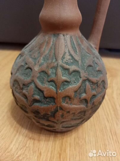 Глиняный кувшин винный