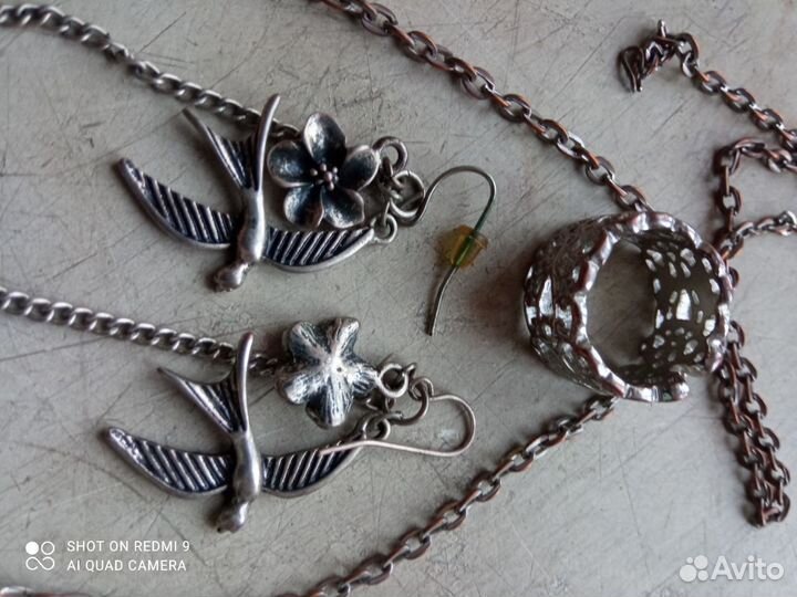 Комплект -кулон, серьги, кольцо. Тема -птички, мет