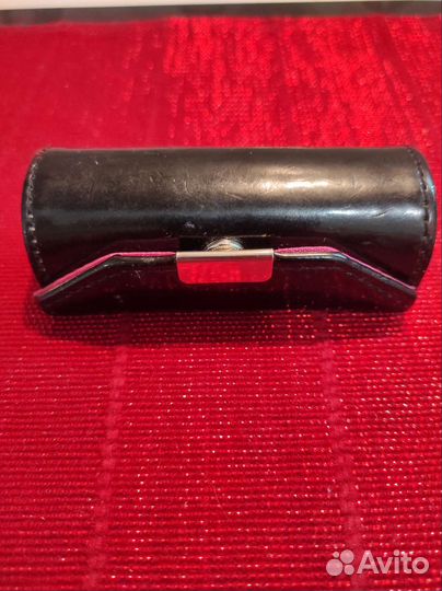 Футляр для помады