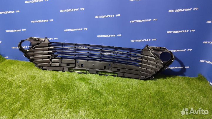 Решетка бампера toyota camry 50 14-17 г.в