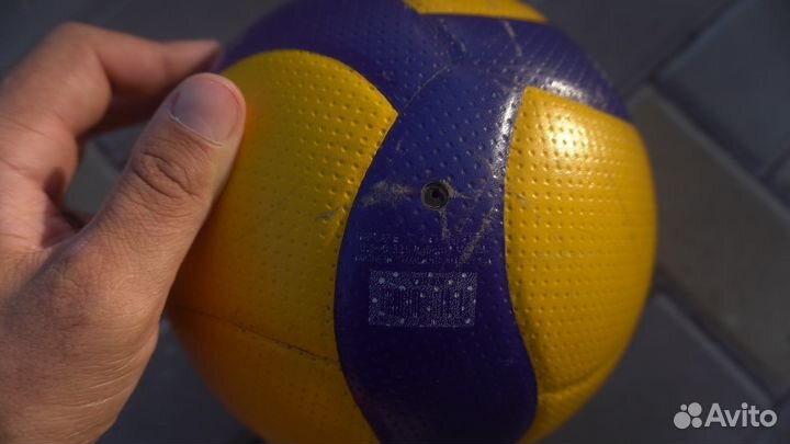 Волейбольный мяч Mikasa v200w