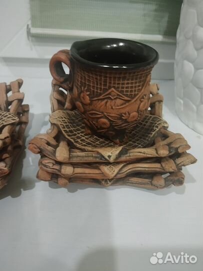 Кофейные чашки и блюдца