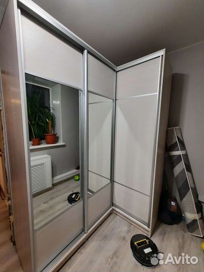 Шкаф угловой