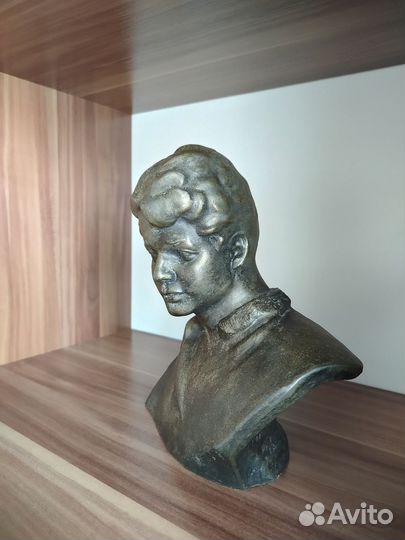 Бюст Есенин