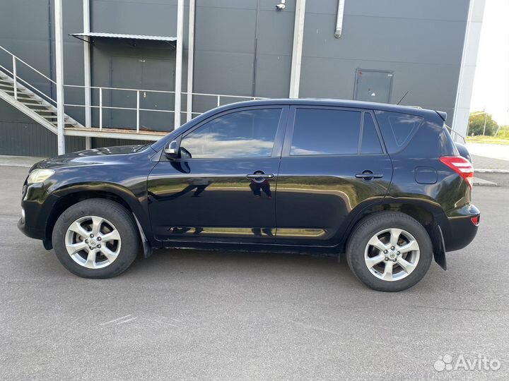 Toyota RAV4, 2010