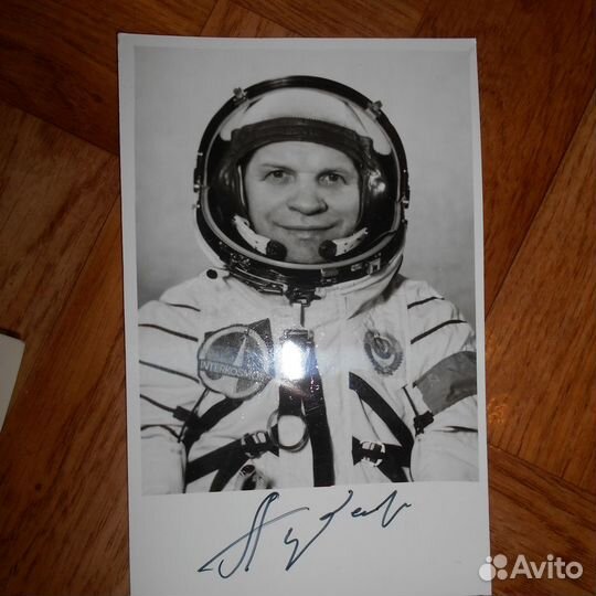 Фотографии космонавтов с автографами
