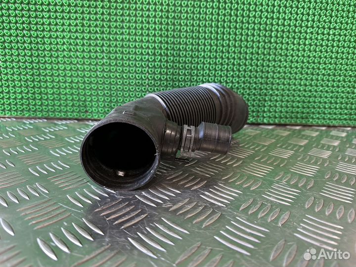 Патрубок воздушного фильтра Skoda Octavia 1.6 AKL