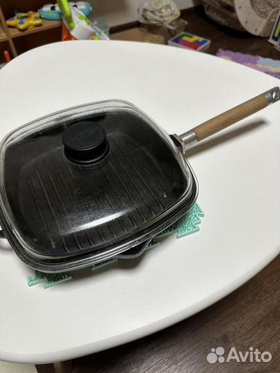 Чугунная сковорода гриль Биол с крышкой