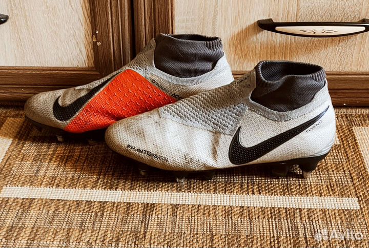 Футбольные бутсы nike