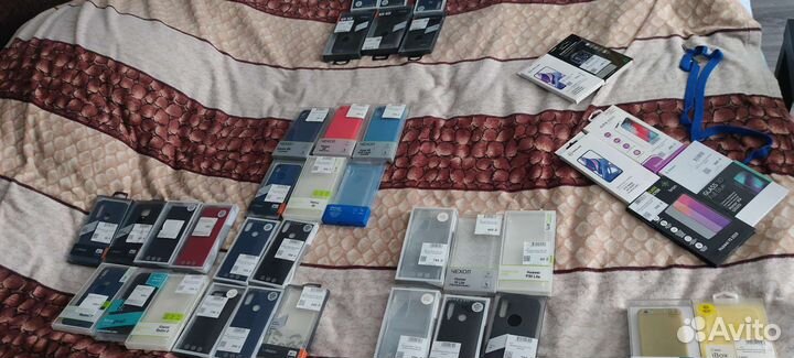 Чехлы и защитные стекла на смартфоны(разные)