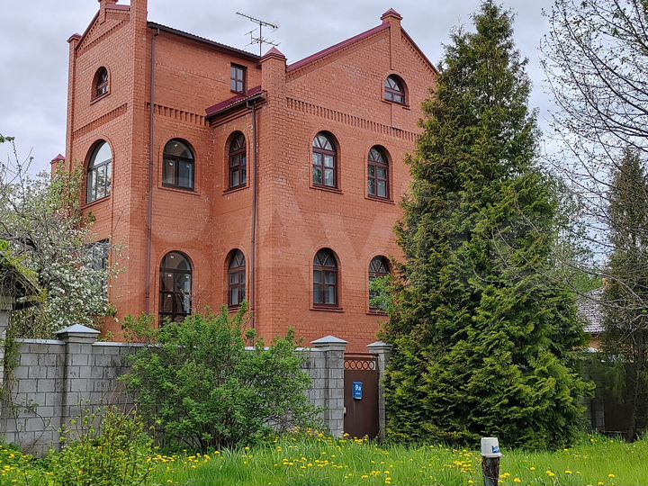 Коттедж 404,4 м² на участке 13 сот.