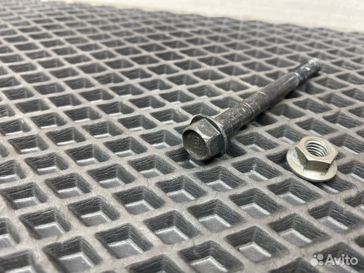 Болты крепления натяжителя ремня генератора Honda