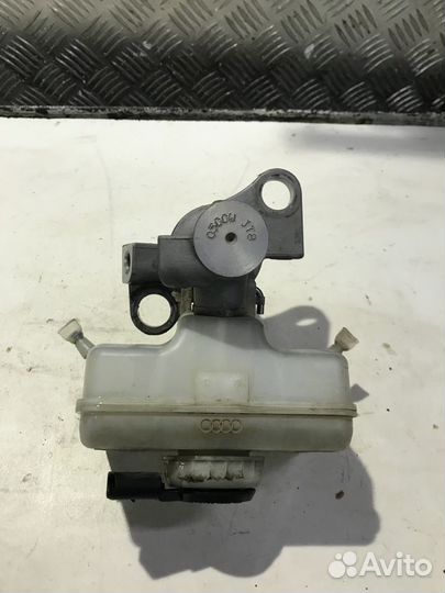 Цилиндр тормозной главный Audi Q5 8R