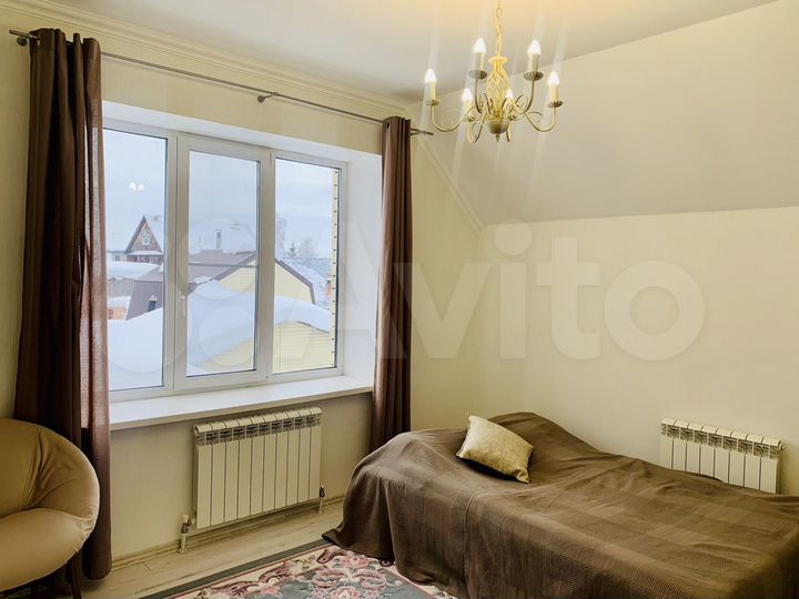 Коттедж 263 м² на участке 9 сот.