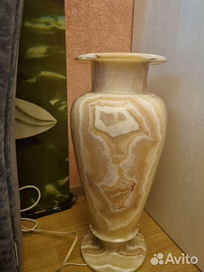 Ваза напольная из оникса