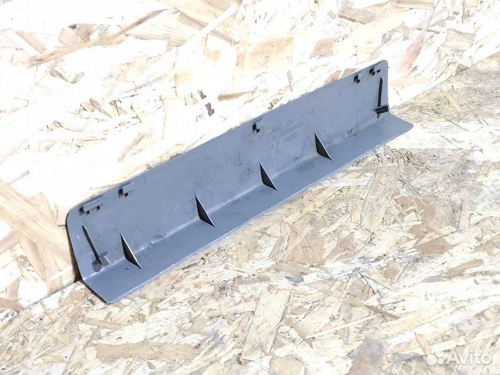 Обшивка крышки багажника Subaru Forester S11