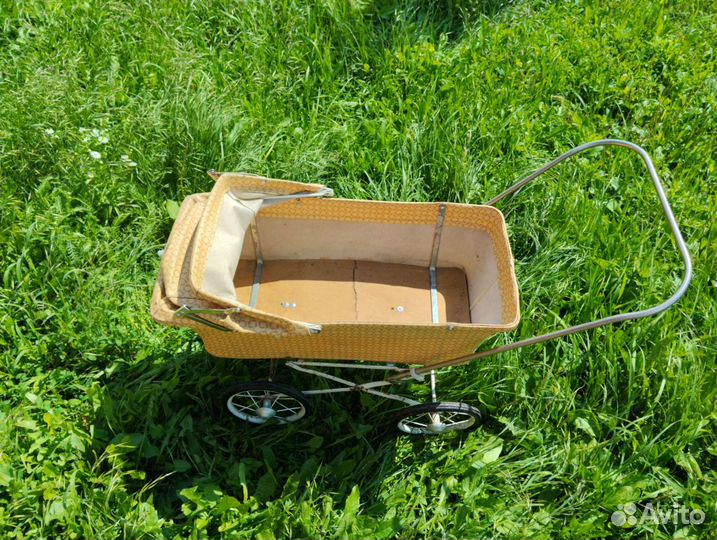Каляска для кукол