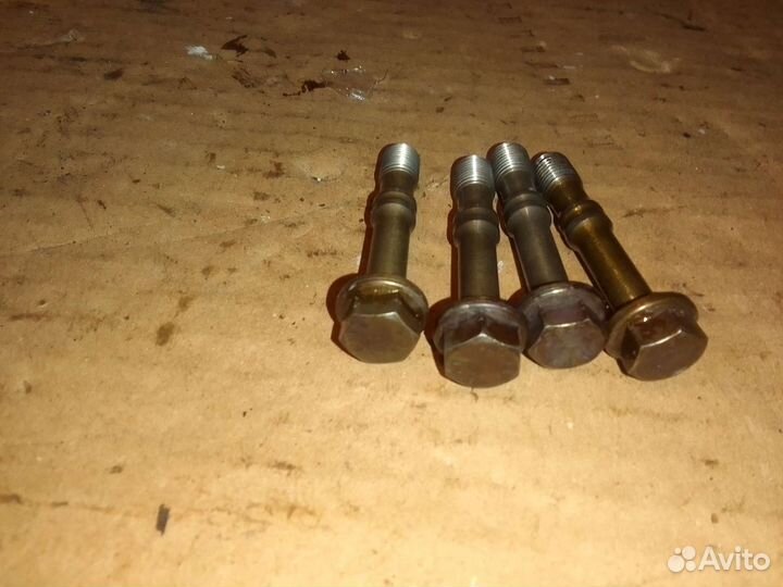Болт крышки шатуна двигателя VW 2.3 AGZ VR5