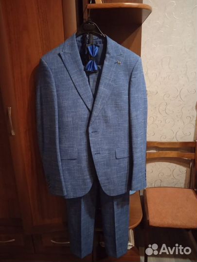 Костюм тройка. Отличный вариант на выпускной