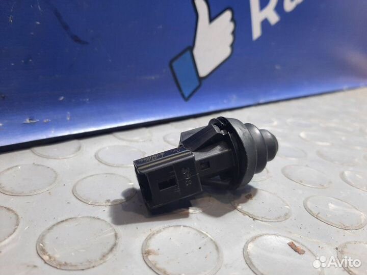 Концевик Nissan Terrano F4RE410