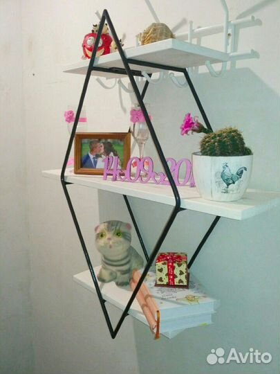 Настенная полочка