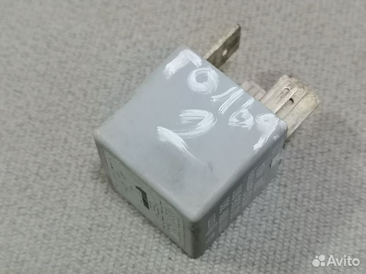 Реле топливного насоса VW Golf II 1983-1992
