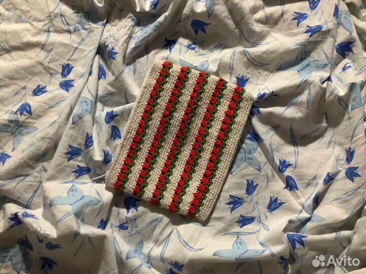 Косметичка вязаная ручной работы весенняя