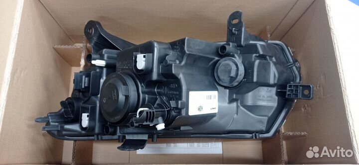 Фара правая Renault Logan Sandero