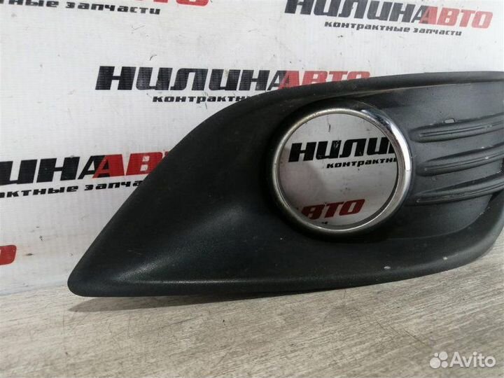 Решетка противотуманной фары правая Ford Focus 2