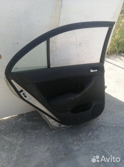 Дверь задняя левая Toyota Avensis AZT250