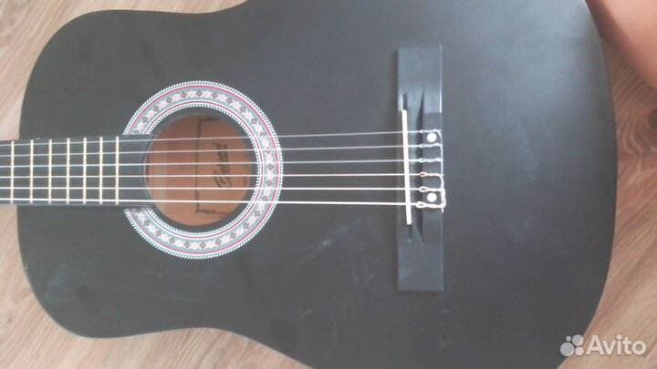 Музыкальный инструмент гитара черная б/у